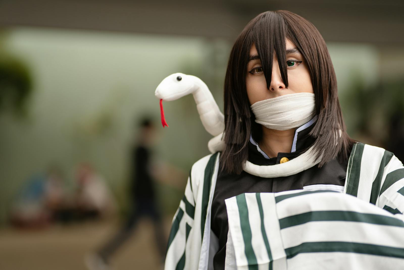 Portrait of a cosplayer in San José, Costa Rica, showcasing an anime-inspired outfit and snake accessory.