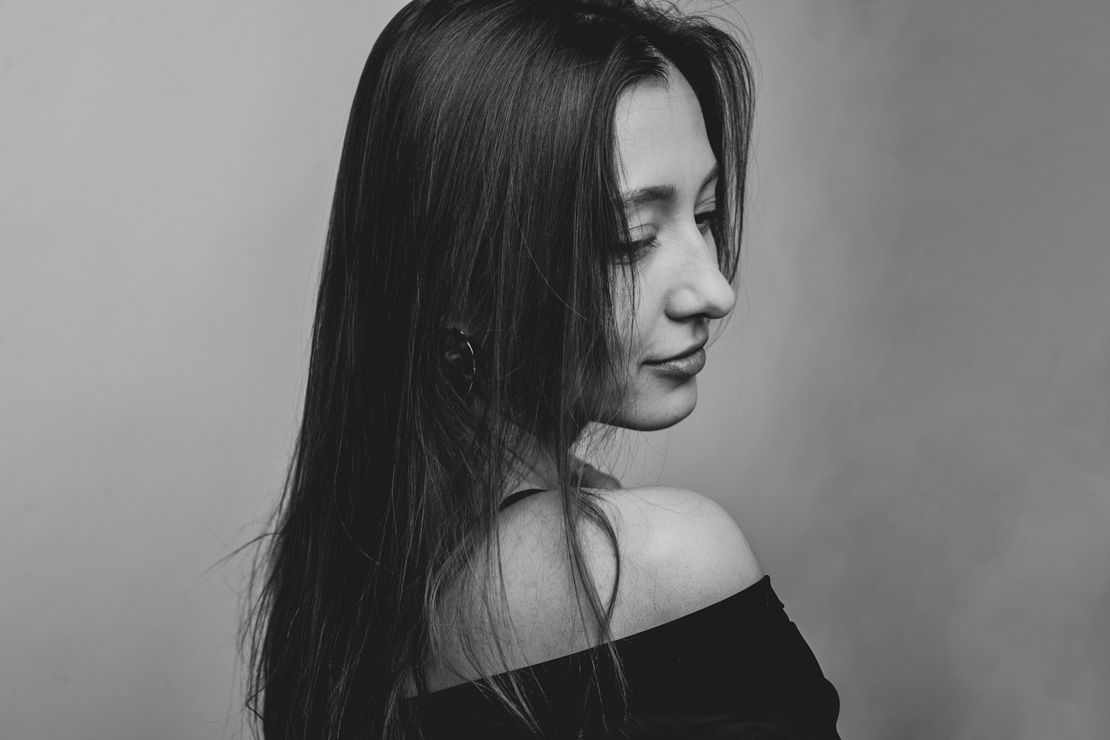 woman in black off shoulder top