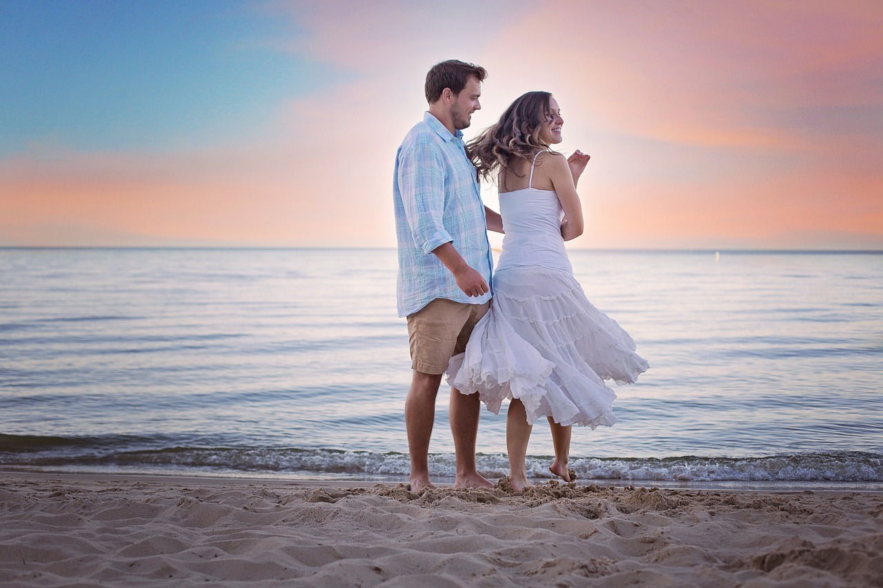 beach, walking, walk, stroll, nature, sunset, love, couple, loving, romantic, happy, in love, romance, relationship, happyvalentine's
